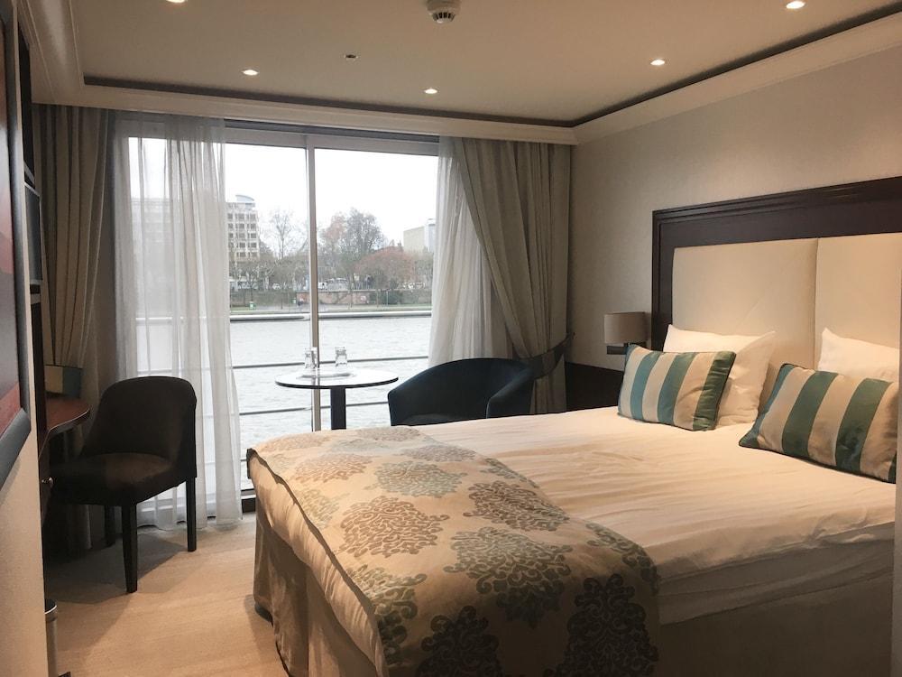 Select Ms Charles Dickens Neuss酒店 外观 照片